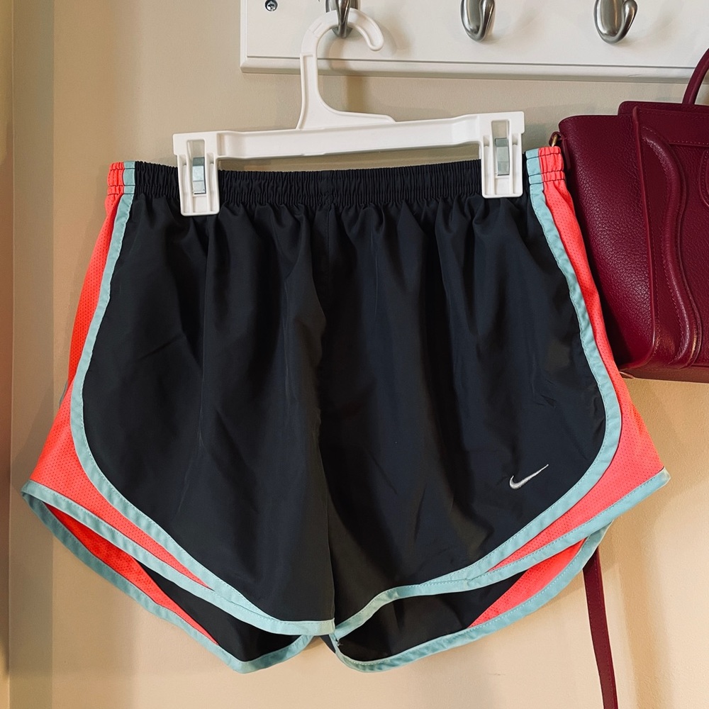PRISTINE NIKE Dry Fit gray shorts, size Medium